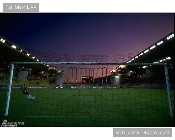 走进翻新后的摩纳哥路易二世球场媒体中心，科技感全面提升